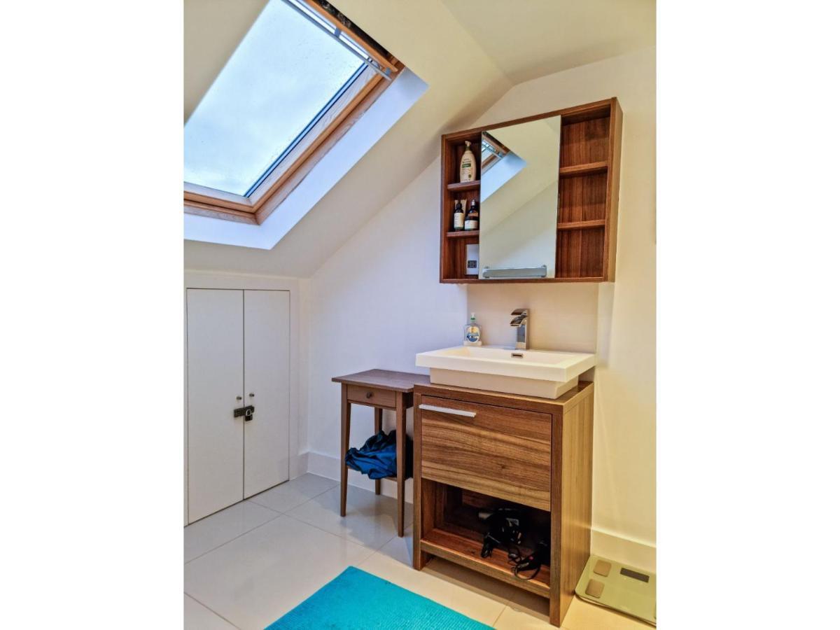 Pass The Keys Family Friendly 2 Bedroom Gem In Shepherd'S Bush ロンドン エクステリア 写真